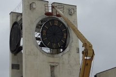 Встановлення годинника на Центральній площі